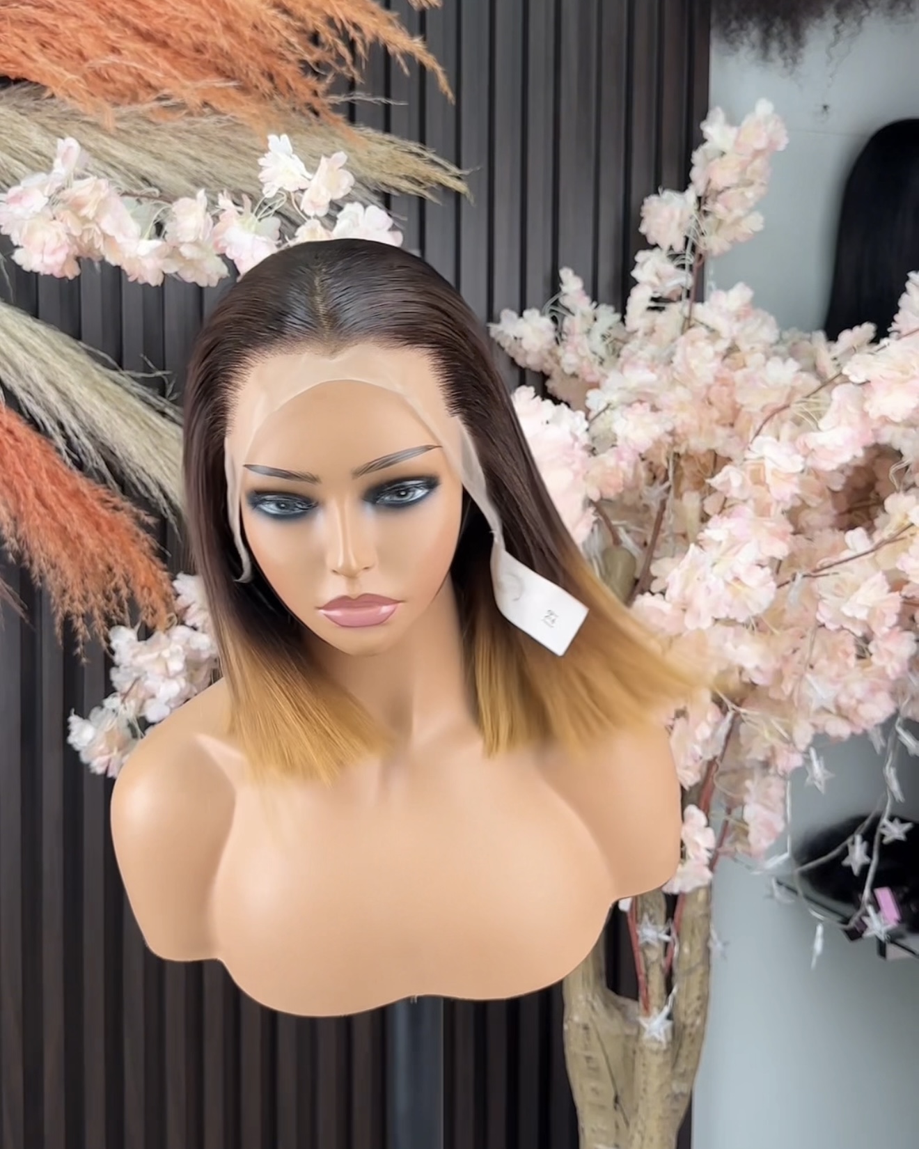 Wholesale 15A Vietnamese M Lagos Hairline13x4 frontal Bob Wig Full Frontal 13x4 Virgin Hair Bob Wigs Color T4/27